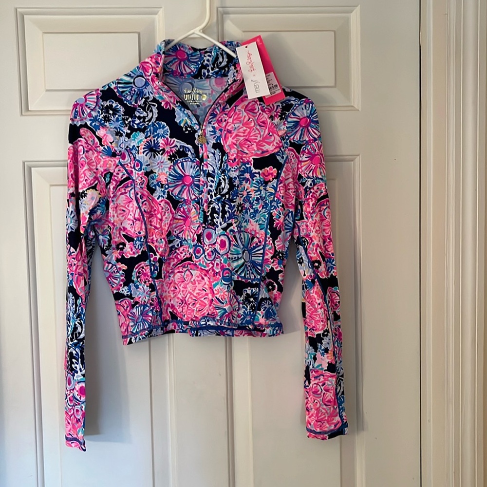 Lilly Pulitzer, Size M, Justine Crop 1/2 Zip
UPF 50. Never Worn. Tags on!